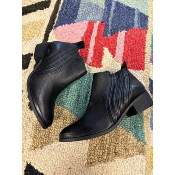Matisse Black Leather Ankle Top Curved Block Heel Chelsea Boots Size 9M - Picture 3 of 10